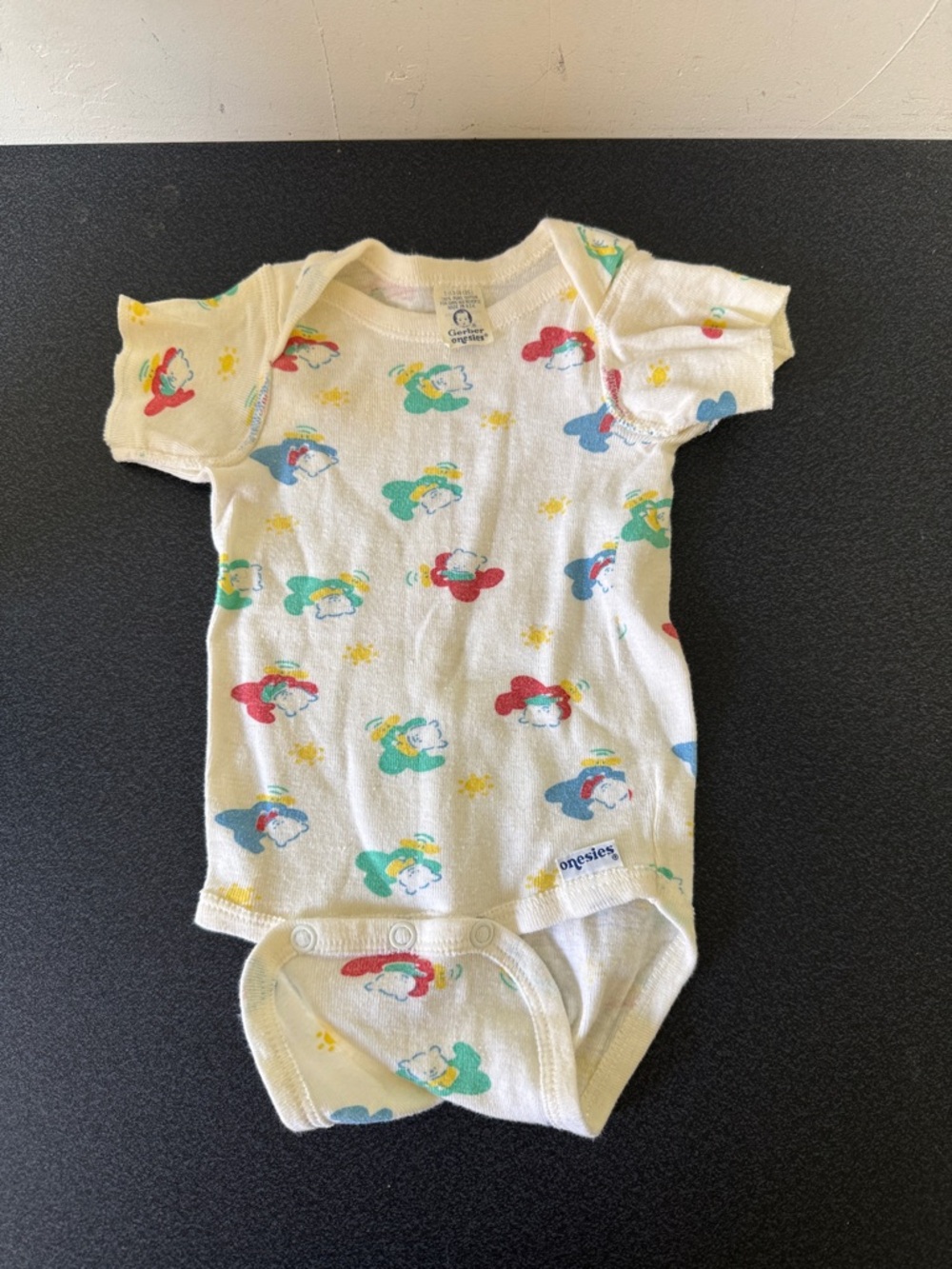 Gerber Cream Short-Sleeve Onesie with Red, Green, Blue Print 90’s